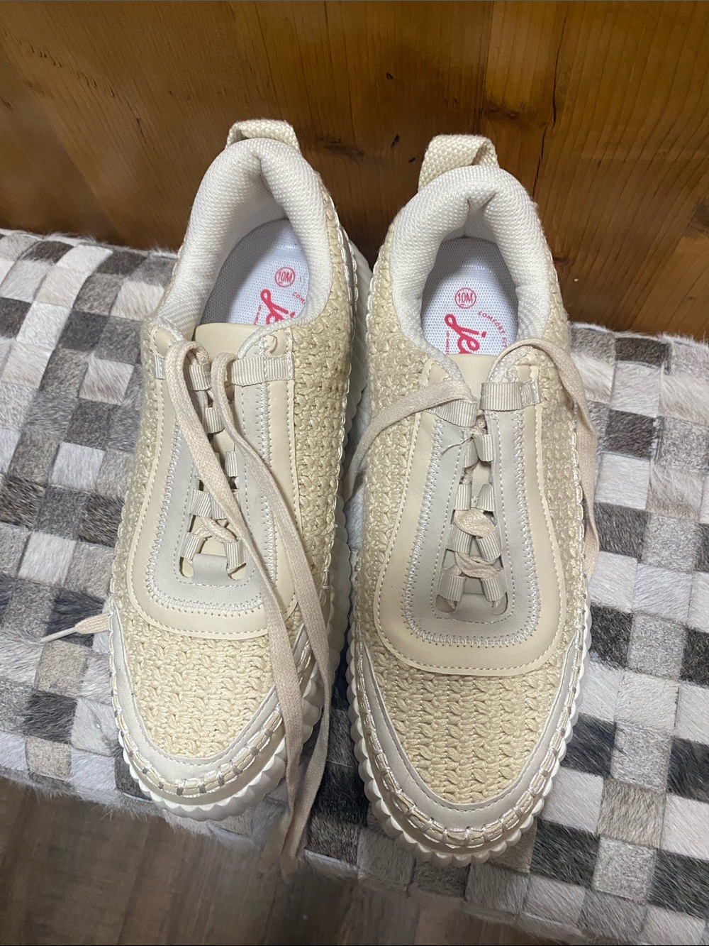 Jellypop Cream Textured Platform Sneakers